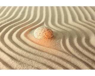 Livingwalls Fototapete «Shiny stone on sand» 036410